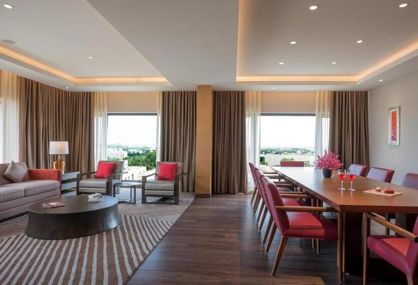 سوئیت پرزیدنت, Feathers  A Radha Hotel, Chennai