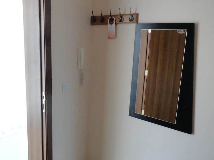 إستديو قياسى مزود بشرفة, Cantilena Complex