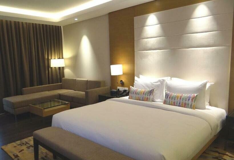 سوییت جونیور, Feathers  A Radha Hotel, Chennai