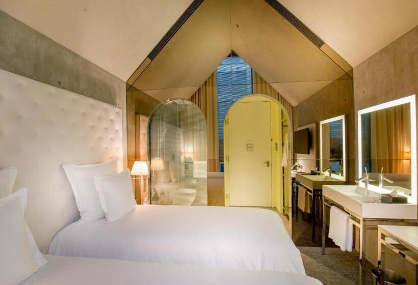 Bed in Shared Room, M Social Singapore