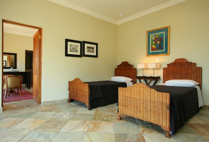 Семейный Номер, 12 On Hillel Guest Manor