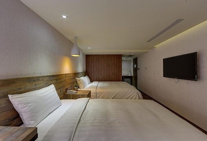 اتاق استاندارد سه نفره, Lan Kwai Fong Garden