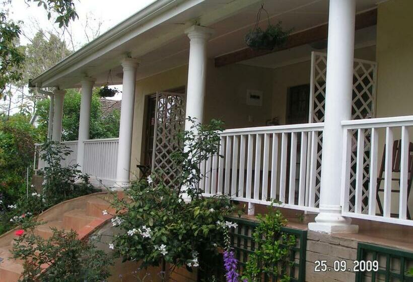 اتاق لوکس, The Jays Guest House