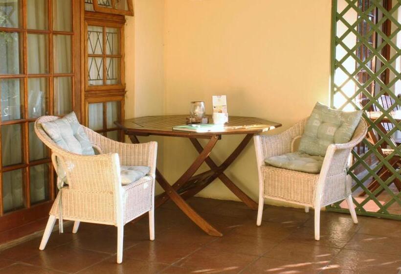 اتاق لوکس, The Jays Guest House