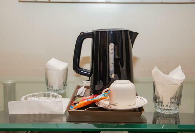 Deluxe Room, Inn Karachi