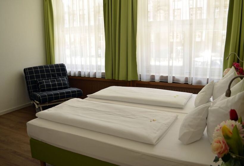 اتاق استاندارد سه نفره, Astoria