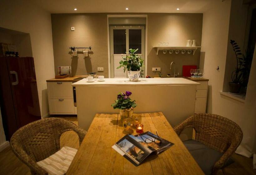 Апартаменты 1 Спальня Вид на Сад, Haus & Hof Guest House