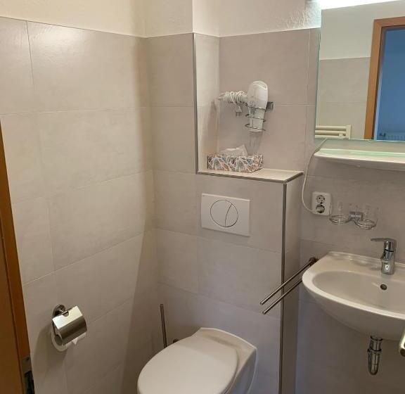 Quarto Dúplex, Pension Neptun