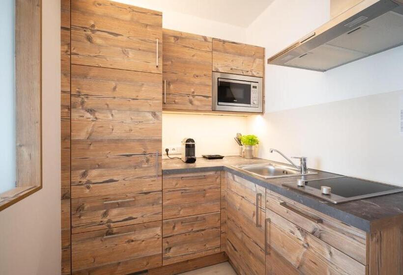 Номер бизнес-класса, Snooze Apartments