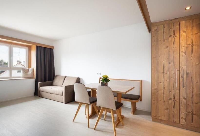 Апартаменты 1 Спальня, Snooze Apartments