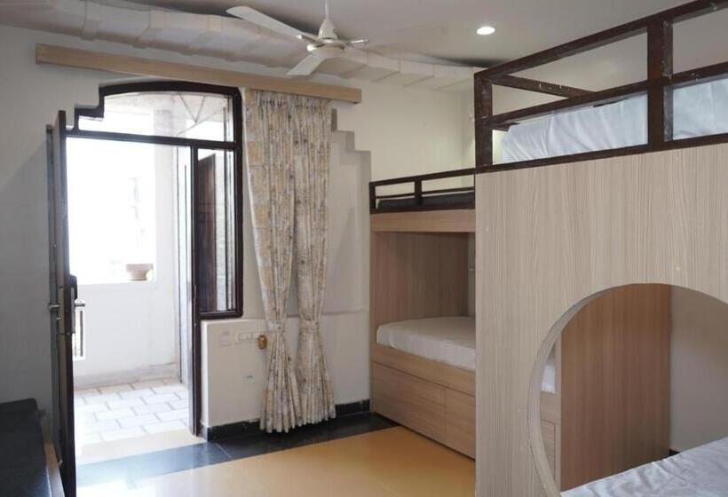 Четырехместный Номер Стандарт, The Orchard House   A Boutique