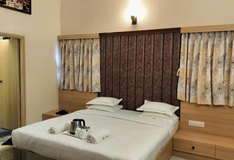 Номер Deluxe Кровать Кинг, The Orchard House   A Boutique
