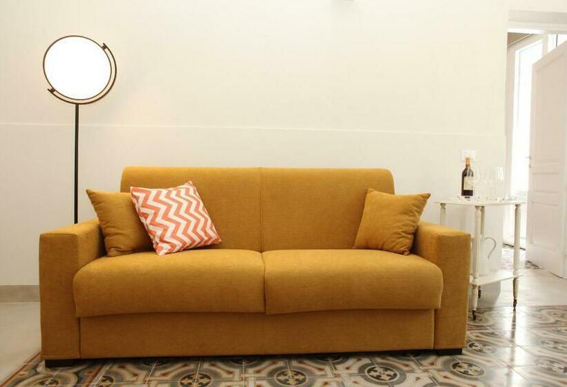 سوئیت جونیور با چشم‌انداز باغ, Versomare Room & Suite