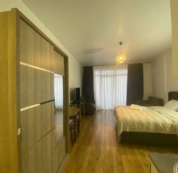 استودیوی سوپریور, Bianca Residential