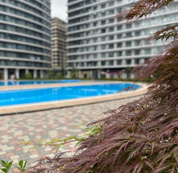 استودیوی سوپریور, Bianca Residential