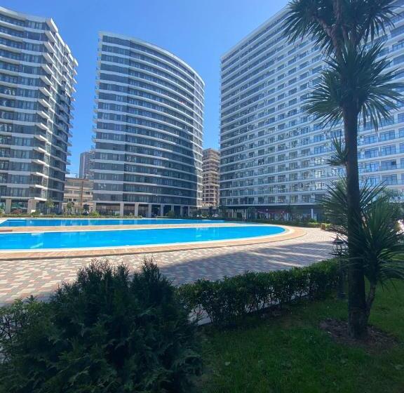 استودیوی سوپریور, Bianca Residential
