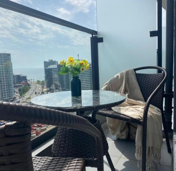 استودیوی سوپریور, Bianca Residential