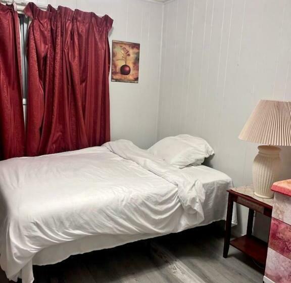 Номер Стандарт, Shaligohomes @ 4425 E 6th Ave