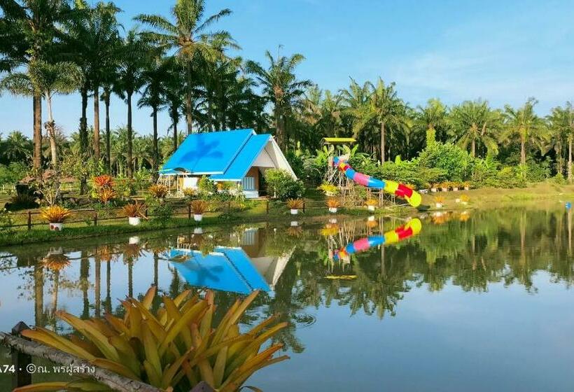 Номер Стандарт Вид на Бассейн, Phonphusang Utopia Farmstay