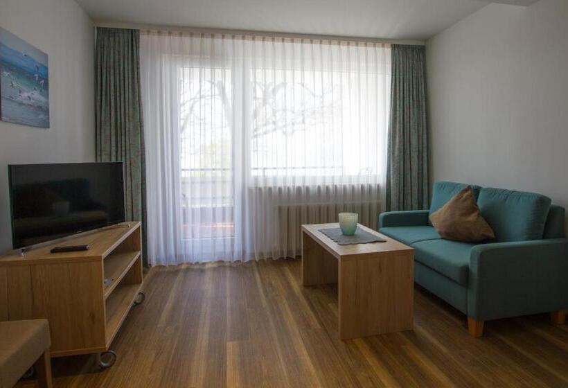 1 Bedroom Apartment Lake View, Seepark Garni