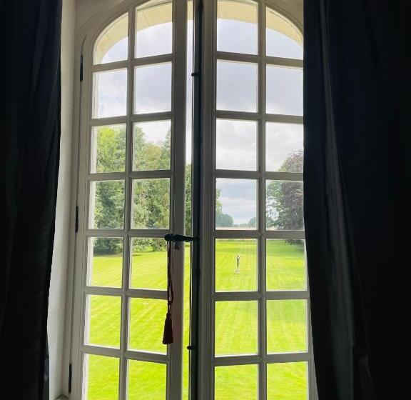 Номер Стандарт, Château De Trébons