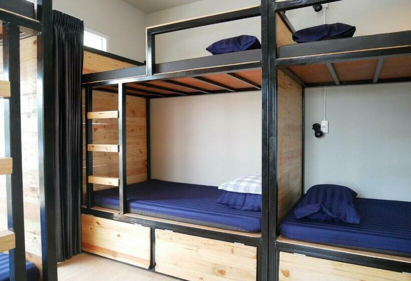 Кровать в Общей Комнате, Eq Hostel