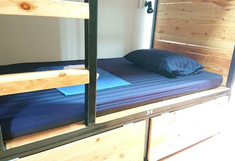 Номер Стандарт, Eq Hostel