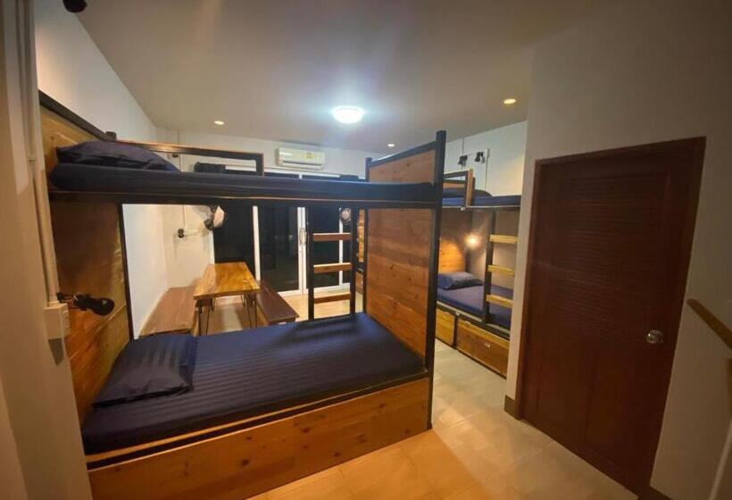 Кровать в Общей Комнате, Eq Hostel