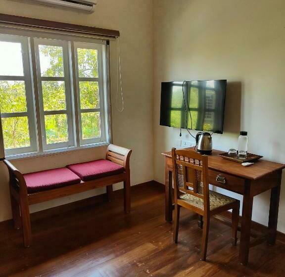Номер Стандарт Вид на Бассейн, Kurialacherry House Alleppey