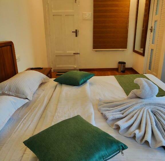 Номер Стандарт Вид на Бассейн, Kurialacherry House Alleppey