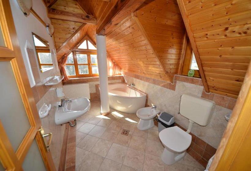 سوئیت 2 خوابه, Castle House