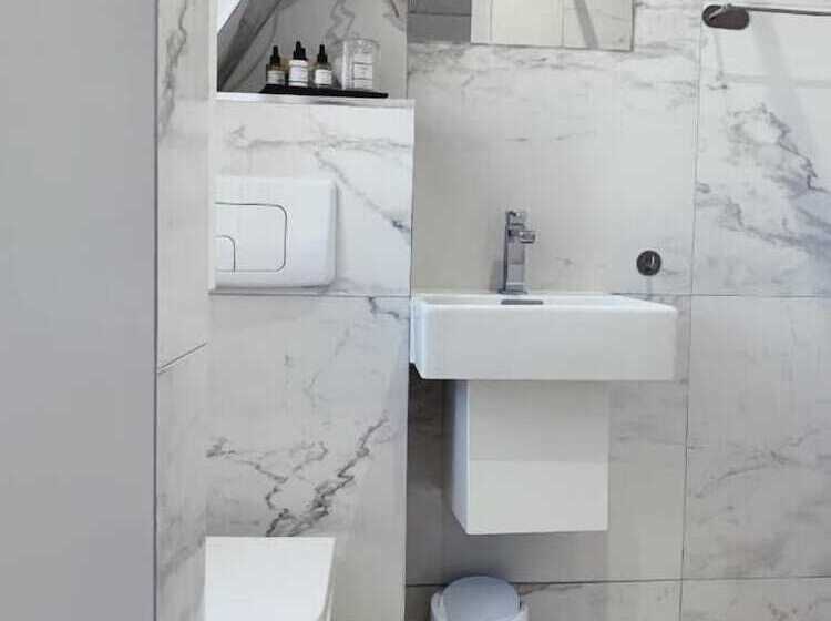 Quarto Estandar Individual, Avaton   1 Min Du Palais   Cannes Centre