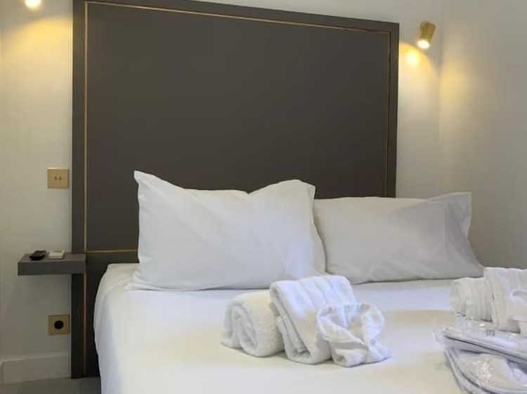 Quarto Estandar, Avaton   1 Min Du Palais   Cannes Centre