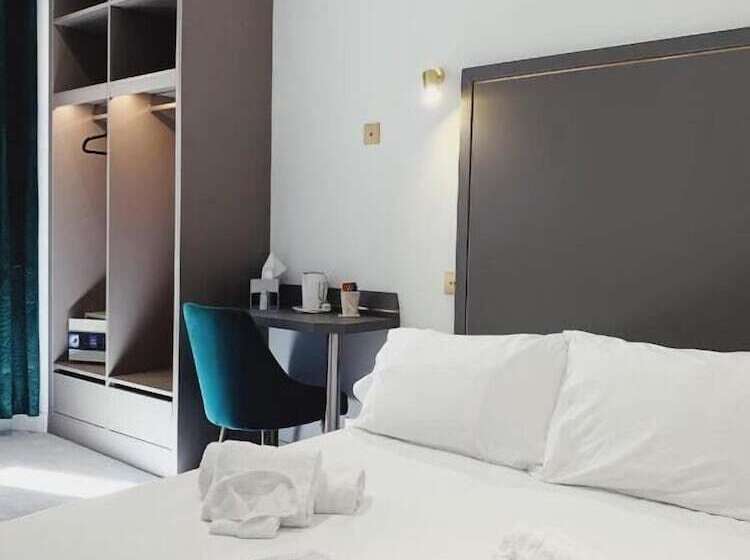 Quarto Estandar, Avaton   1 Min Du Palais   Cannes Centre
