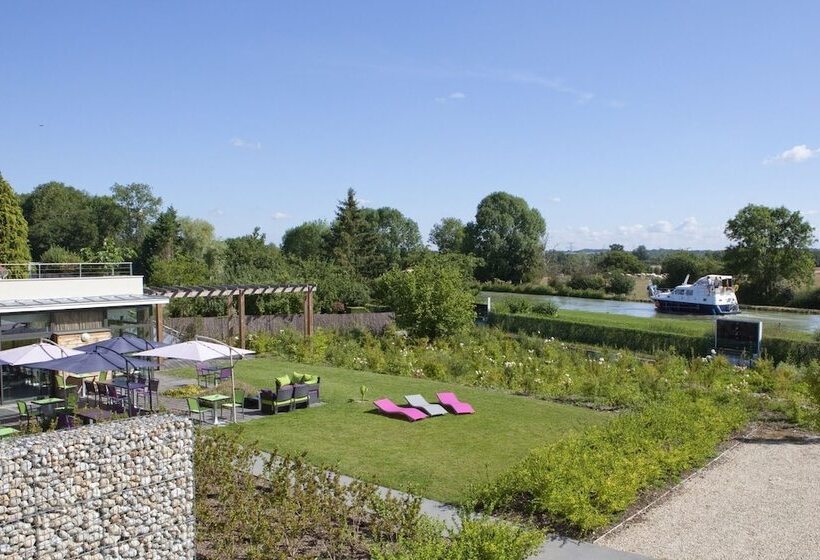 Люкс Вид на Реку, Logis Hôtel Terre De Loire