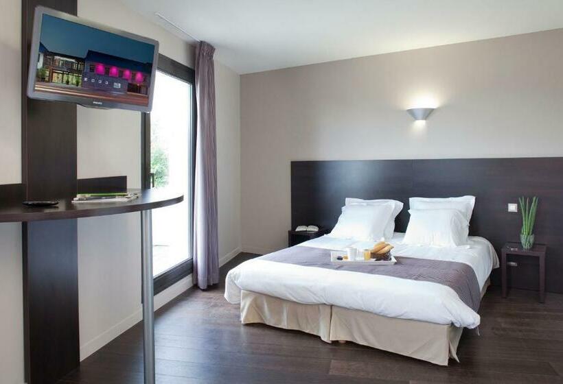 Люкс Вид на Сад, Logis Hôtel Terre De Loire