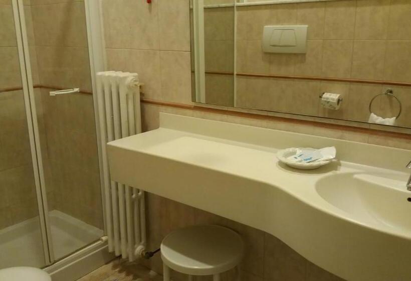 经济房, Albergo Italia
