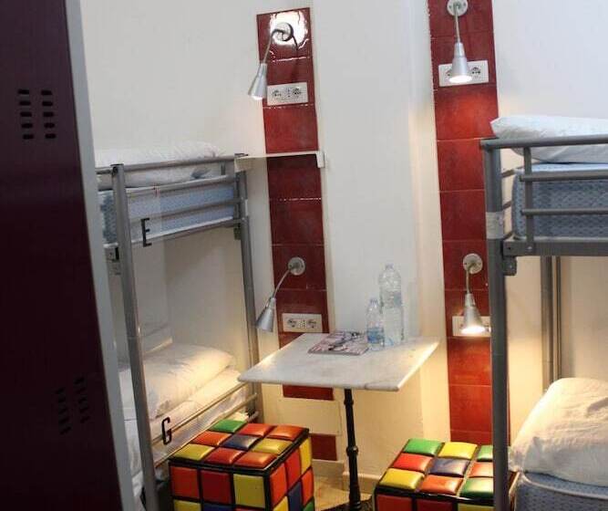 共用房间的床, Hostel Colours