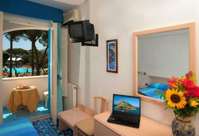 Quarto Triplo Estandar com Sacada, Villa Hermosa