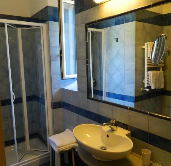 Quarto Quadruple Standart com Varanda, Villa Hermosa
