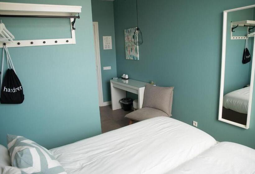 Quarto Basic, The Bloom