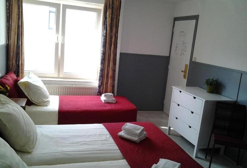 Standard Kolmen Hengen Huone, Dupuis