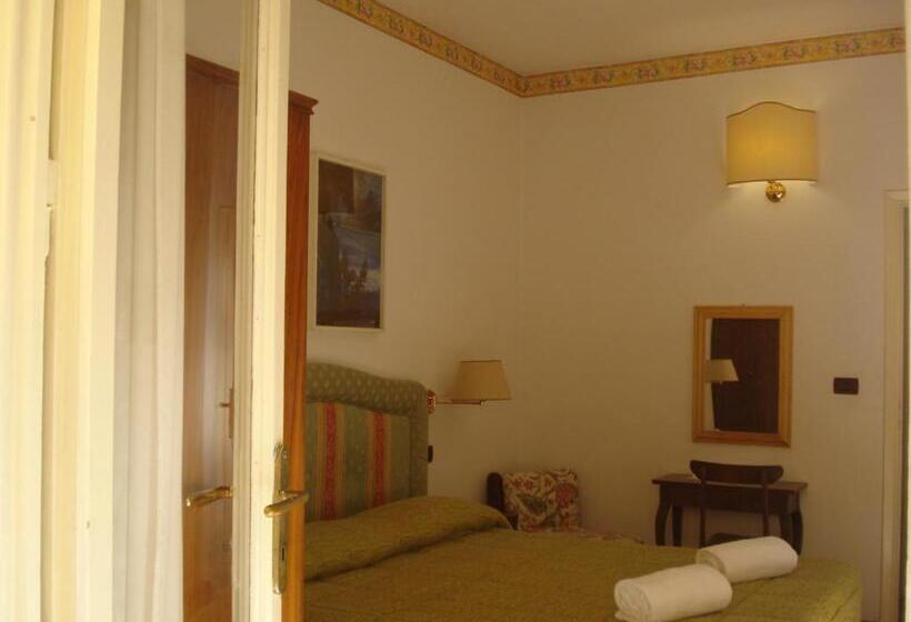 Comfort room with balcony, Ely