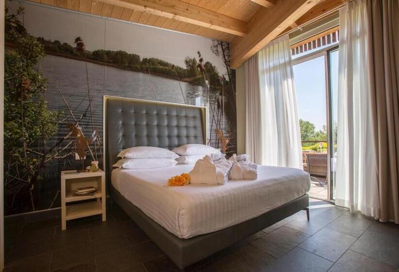 Suite with lake view, Le Ali Del Frassino