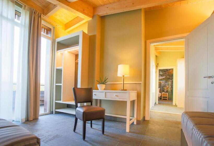 Suite with lake view, Le Ali Del Frassino