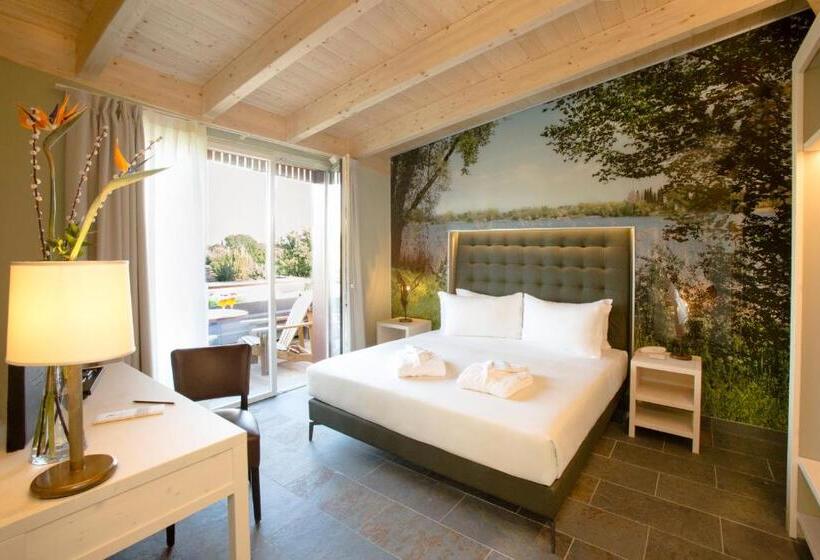 Suite with lake view, Le Ali Del Frassino
