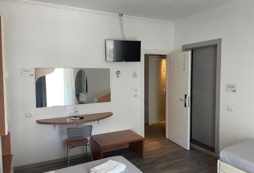 Standard Quadruple Room with Balcony, Hawaii