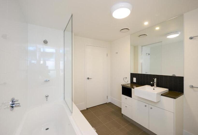 2 베드룸 이그제큐티브 아파트, Curtis Central Apartments Official