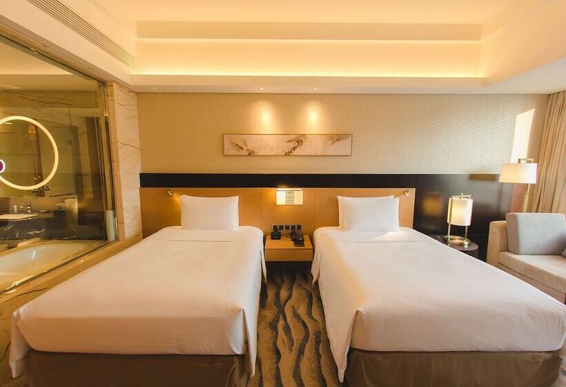 اتاق لوکس با چشم‌انداز دریا, Hilton Yantai Golden Coast