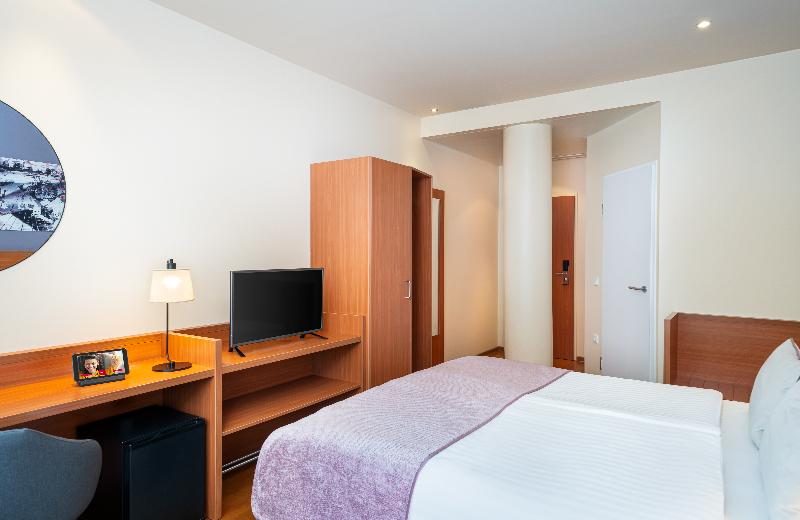 스탠다드 룸 킹사이즈 침대, Holiday Inn Express & Suites Sandusky, An Ihg